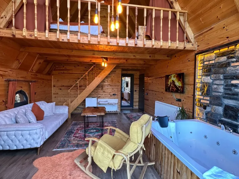 MONOS BUNGALOV