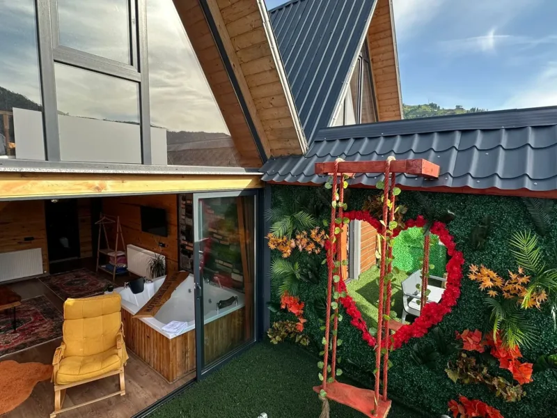 Monos Papatya Suit Oda